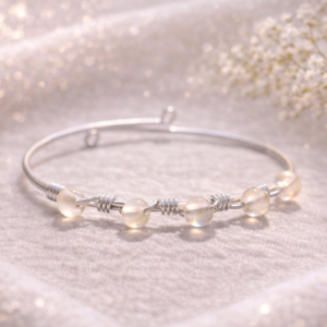 bracciale luce silenziosa – perle opalescenti